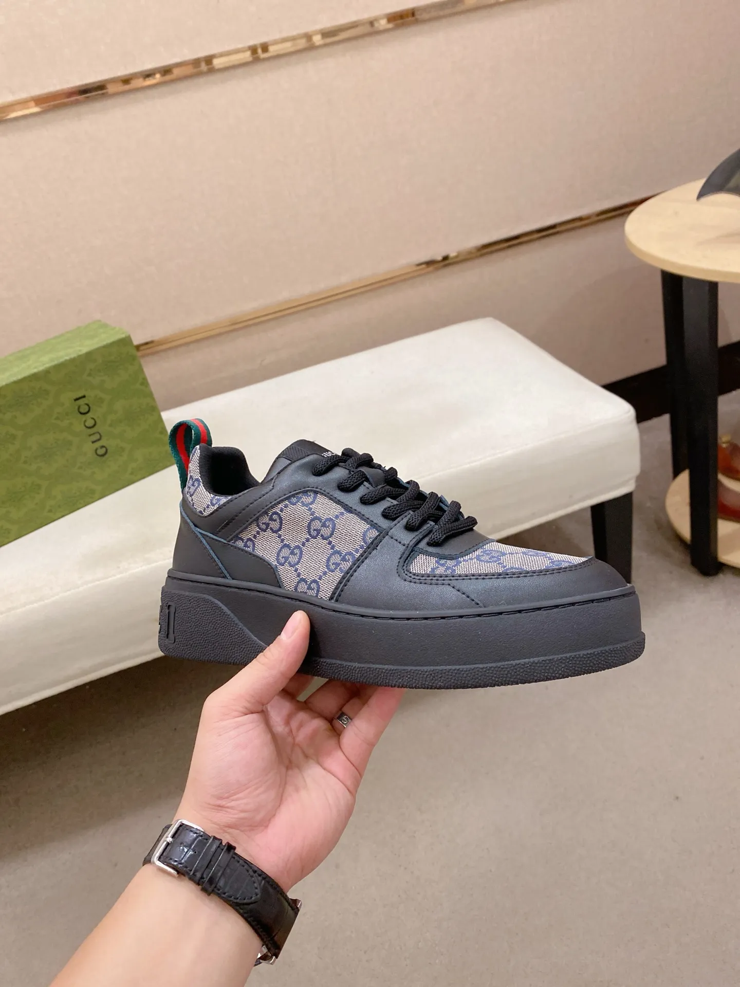 Men's clothing and shoes💰:420💰 (GUCCI) The latest model from the official website🎁🎁Casual and fashionable men's shoes👟, hot style💥The version is simple and elegant, exclusive for trendy men. The unique latest brand elements from the official website👑Original Gucci decoration, fashionable and generous, the fabric is original cowhide ✅Mesh breathable lining, the official website specifies wear-resistant casual outsole, the classic model is taken in kind at the counter🎬38-44 (can be customized for 45 non-refundable)